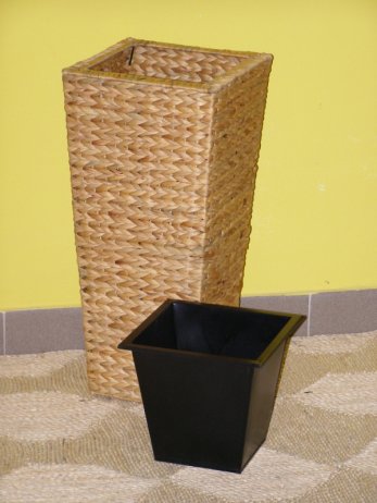 Vysoký květináč, vodní hyacint