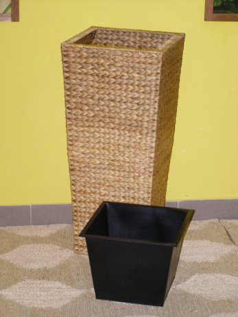 Vysoký květináč, vodní hyacint